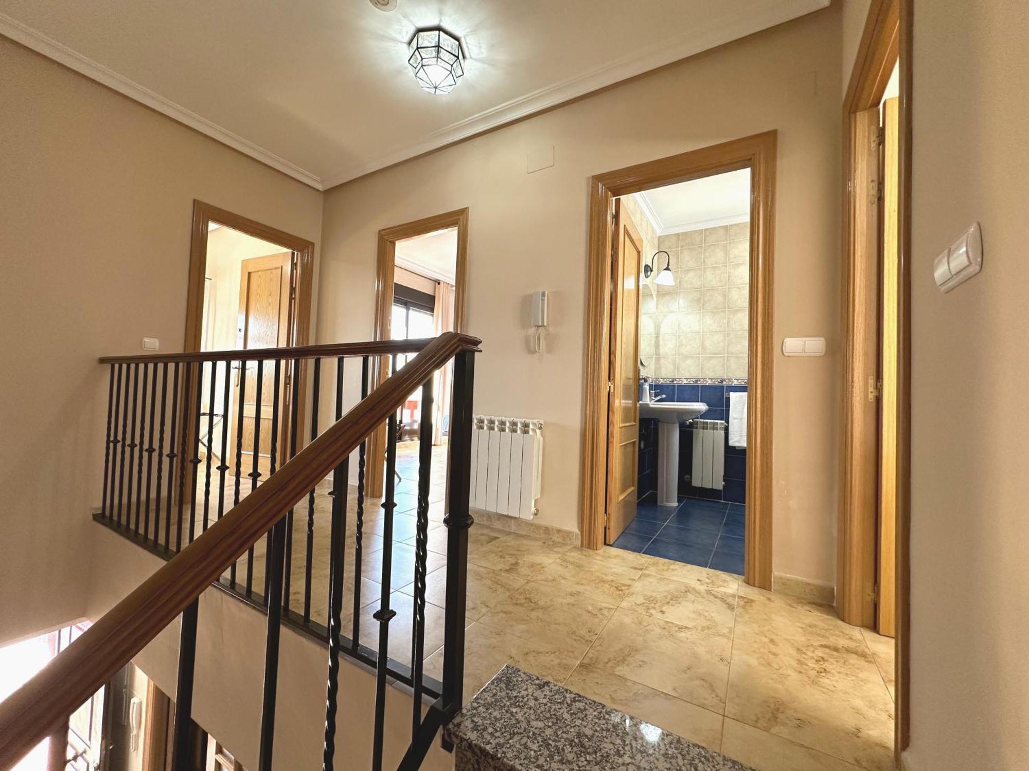 Villa Casa Grande De Tres Plantas Con Parking Gratis Linares  Exterior foto