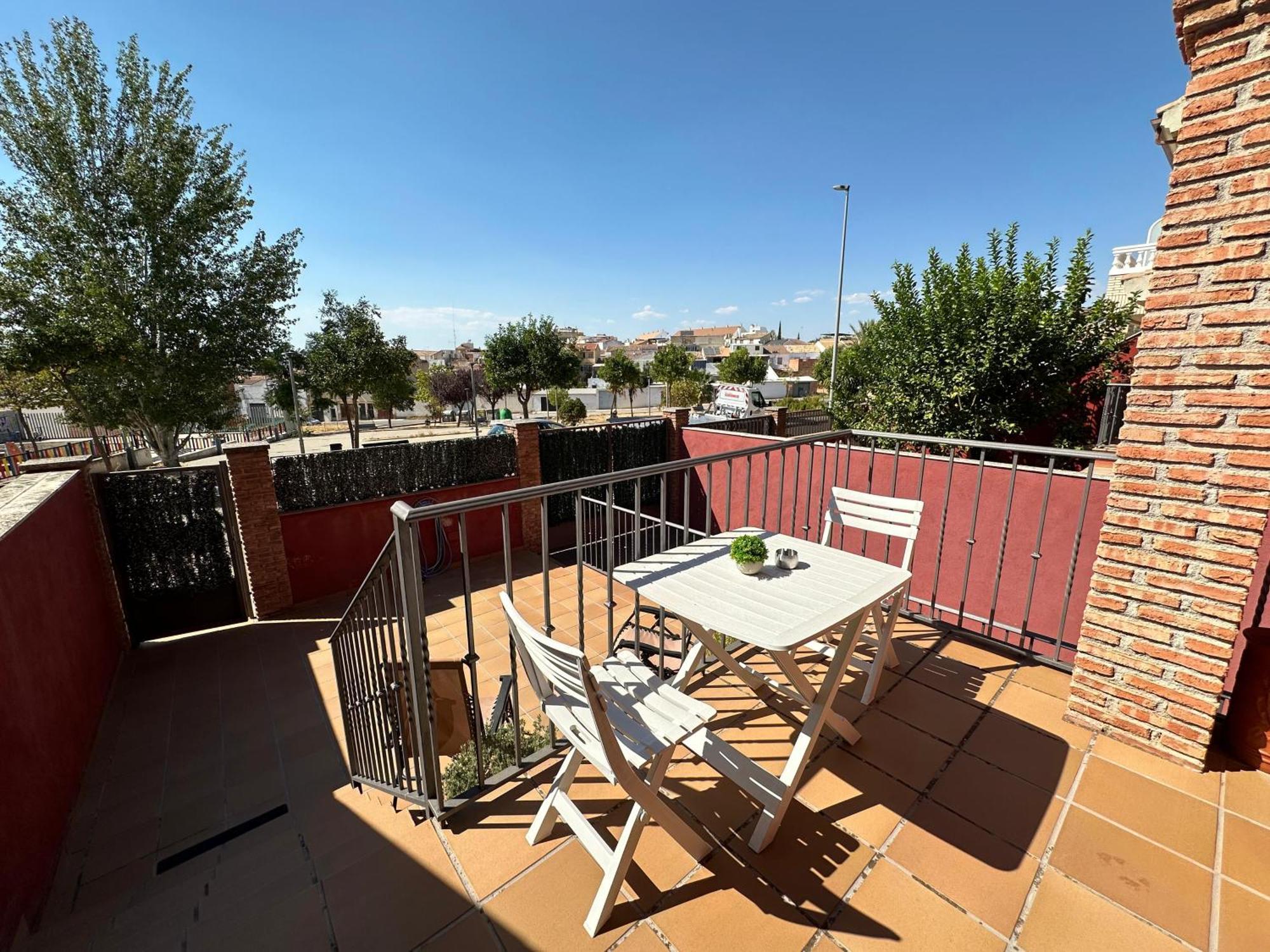 Villa Casa Grande De Tres Plantas Con Parking Gratis Linares  Exterior foto